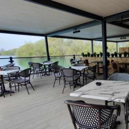 Tranquil 6 Berth Luxury Holiday Home Chichester Buitenkant foto