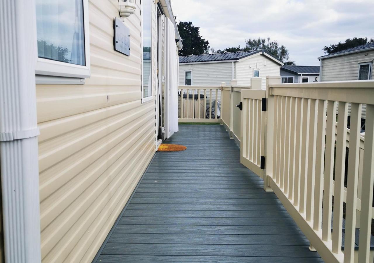 Tranquil 6 Berth Luxury Holiday Home Chichester Buitenkant foto