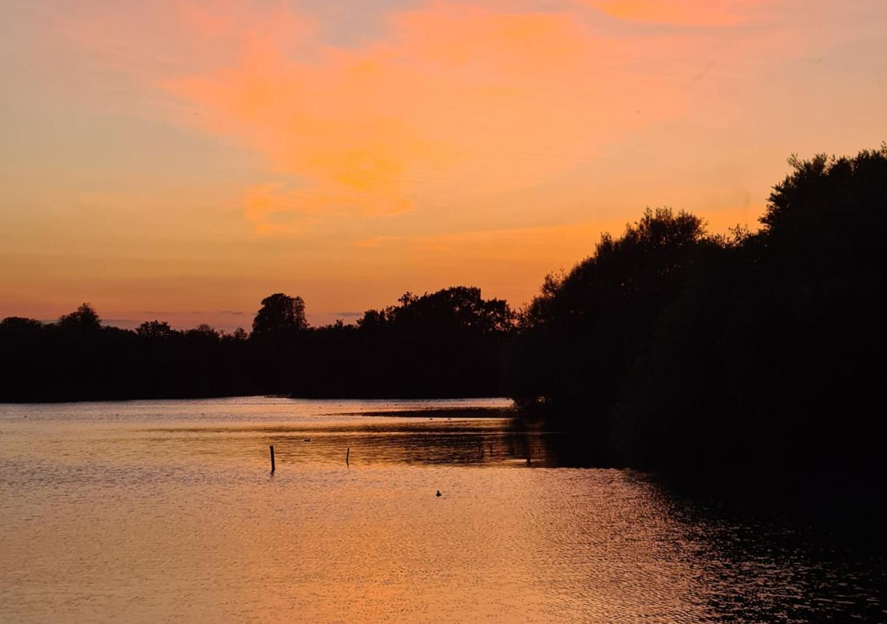 Tranquil 6 Berth Luxury Holiday Home Chichester Buitenkant foto
