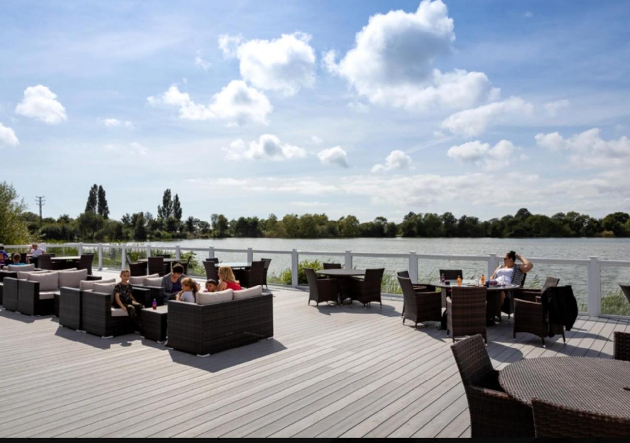Tranquil 6 Berth Luxury Holiday Home Chichester Buitenkant foto