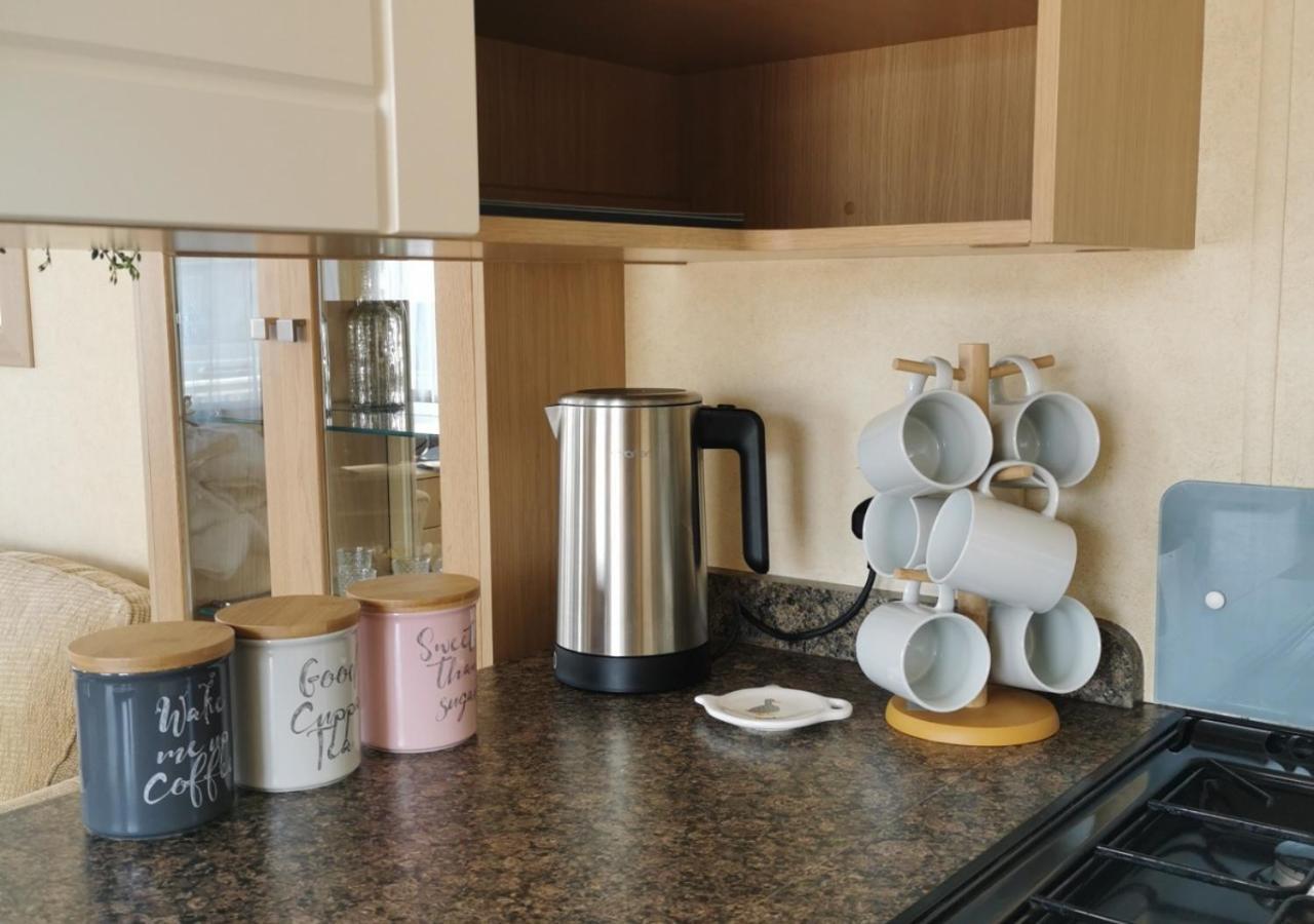 Tranquil 6 Berth Luxury Holiday Home Chichester Buitenkant foto