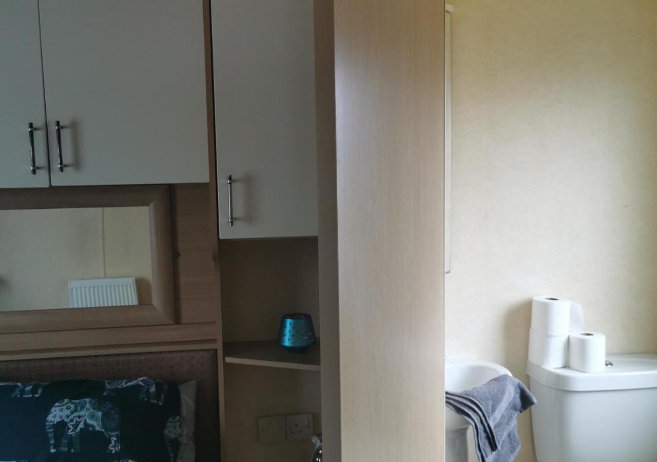 Tranquil 6 Berth Luxury Holiday Home Chichester Buitenkant foto