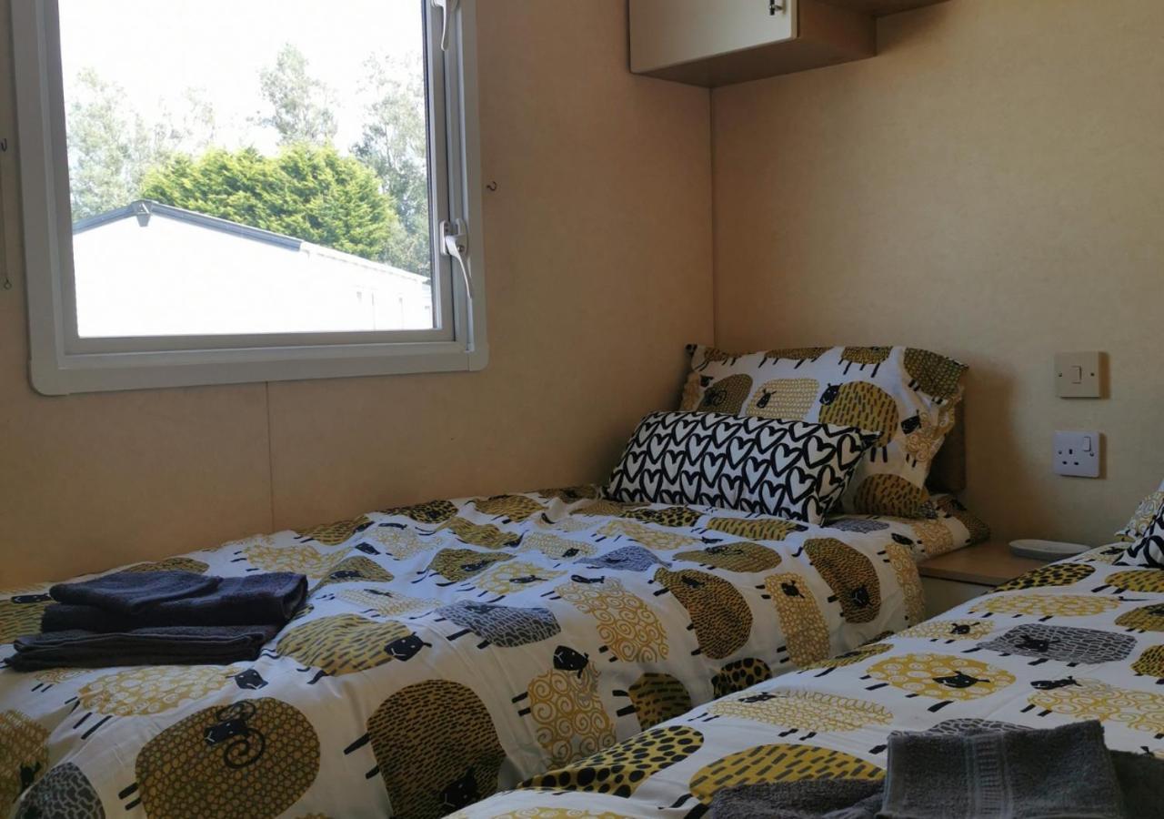 Tranquil 6 Berth Luxury Holiday Home Chichester Buitenkant foto