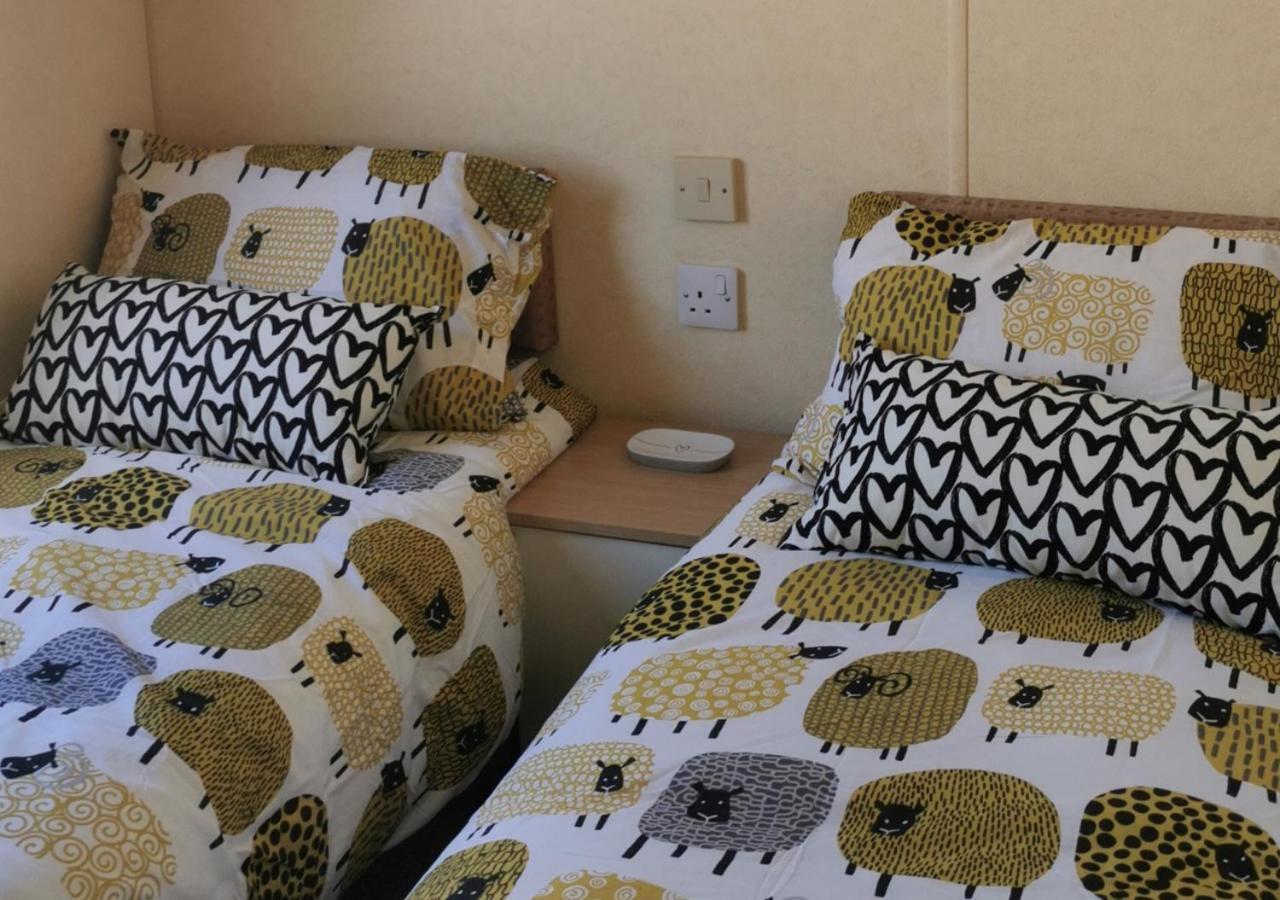 Tranquil 6 Berth Luxury Holiday Home Chichester Buitenkant foto