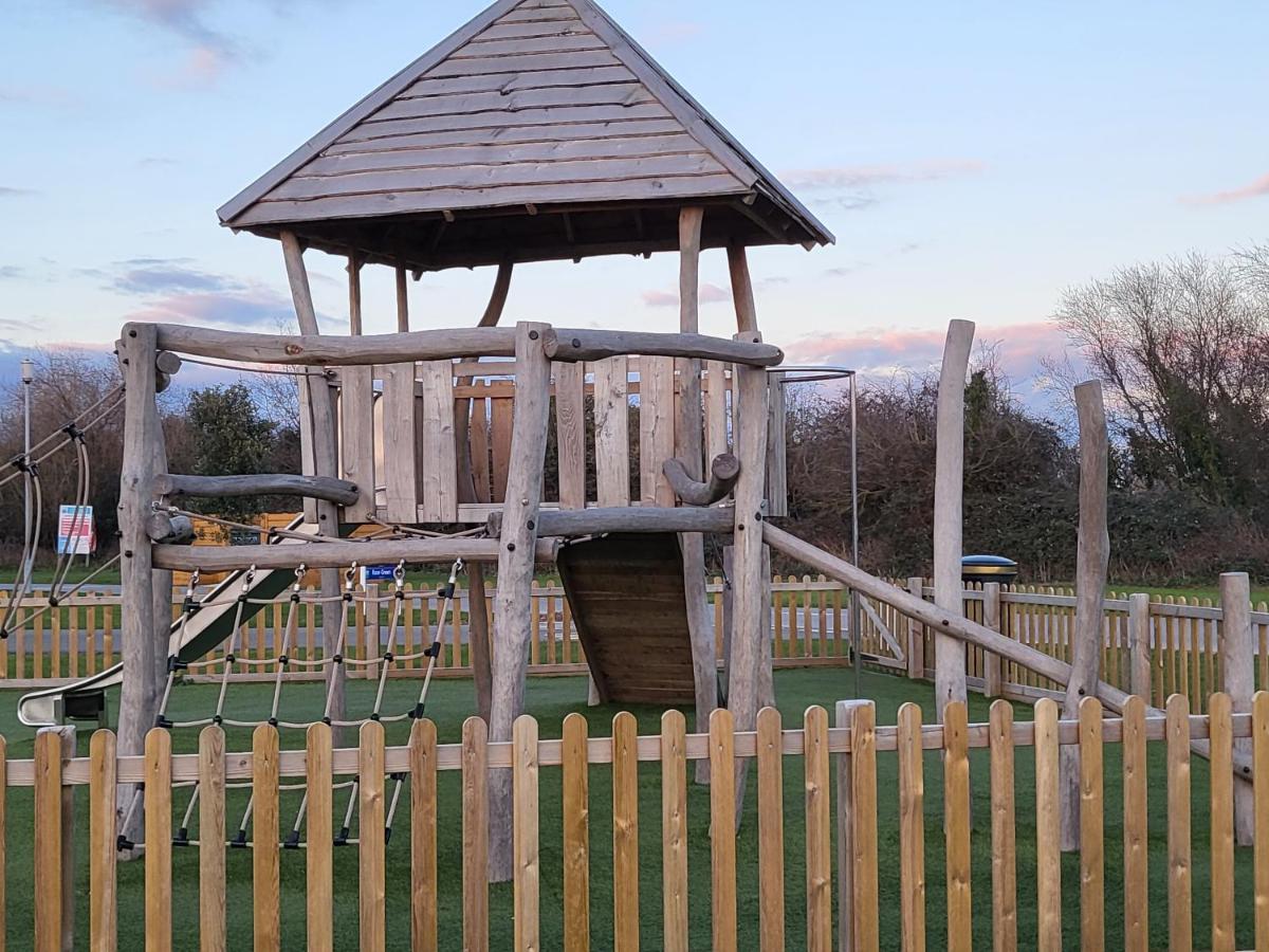 Tranquil 6 Berth Luxury Holiday Home Chichester Buitenkant foto